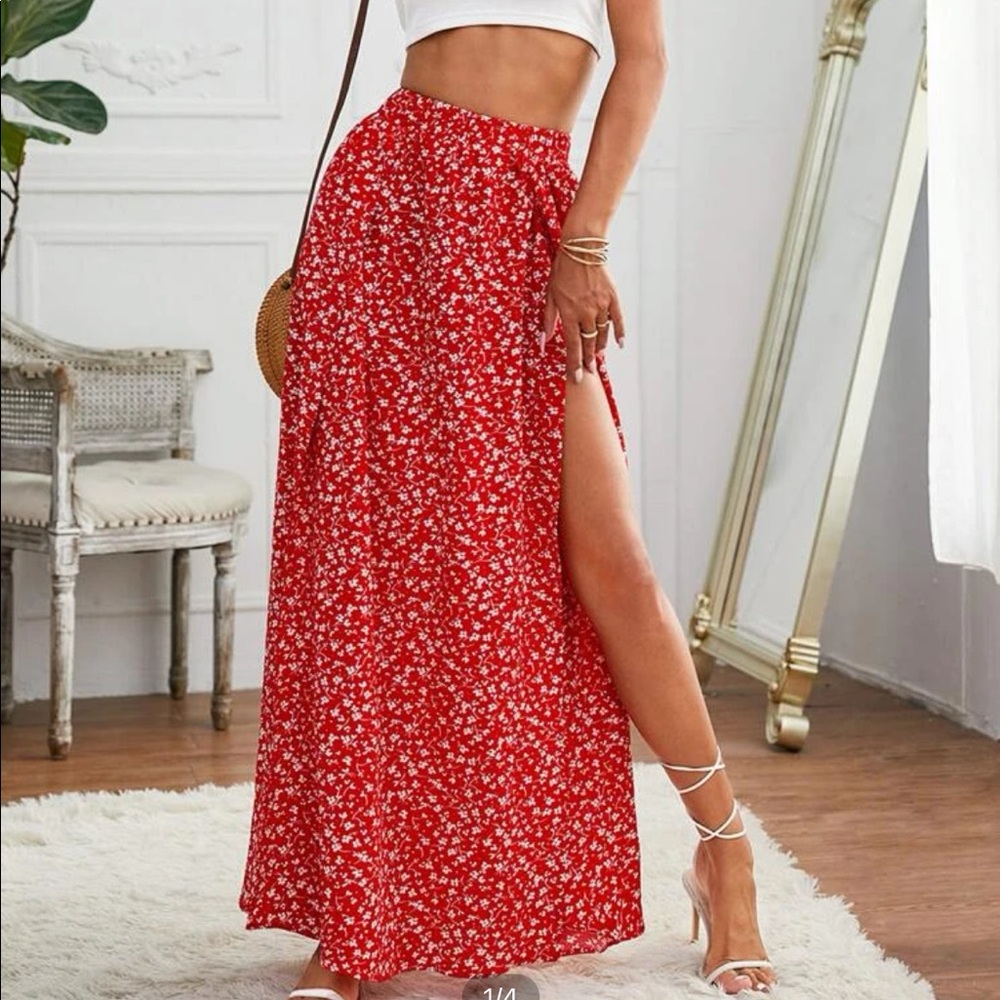 SOLD! SHEIN Ribbed cami top & ditsy floral split thigh skirt set - Picture 2 of 8